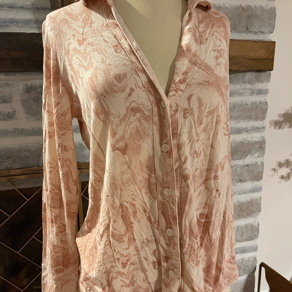 Pink marbled soft pajama top and shorts Soma - Picture 3 of 5